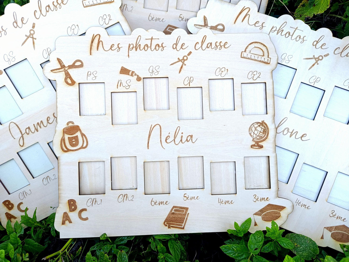 Cadre photo en bois personnalisé, photos de classe, planche 29 × 34 cm • emplacements 35×45 mm, prénom gravé, maternelle/élémentaire collège