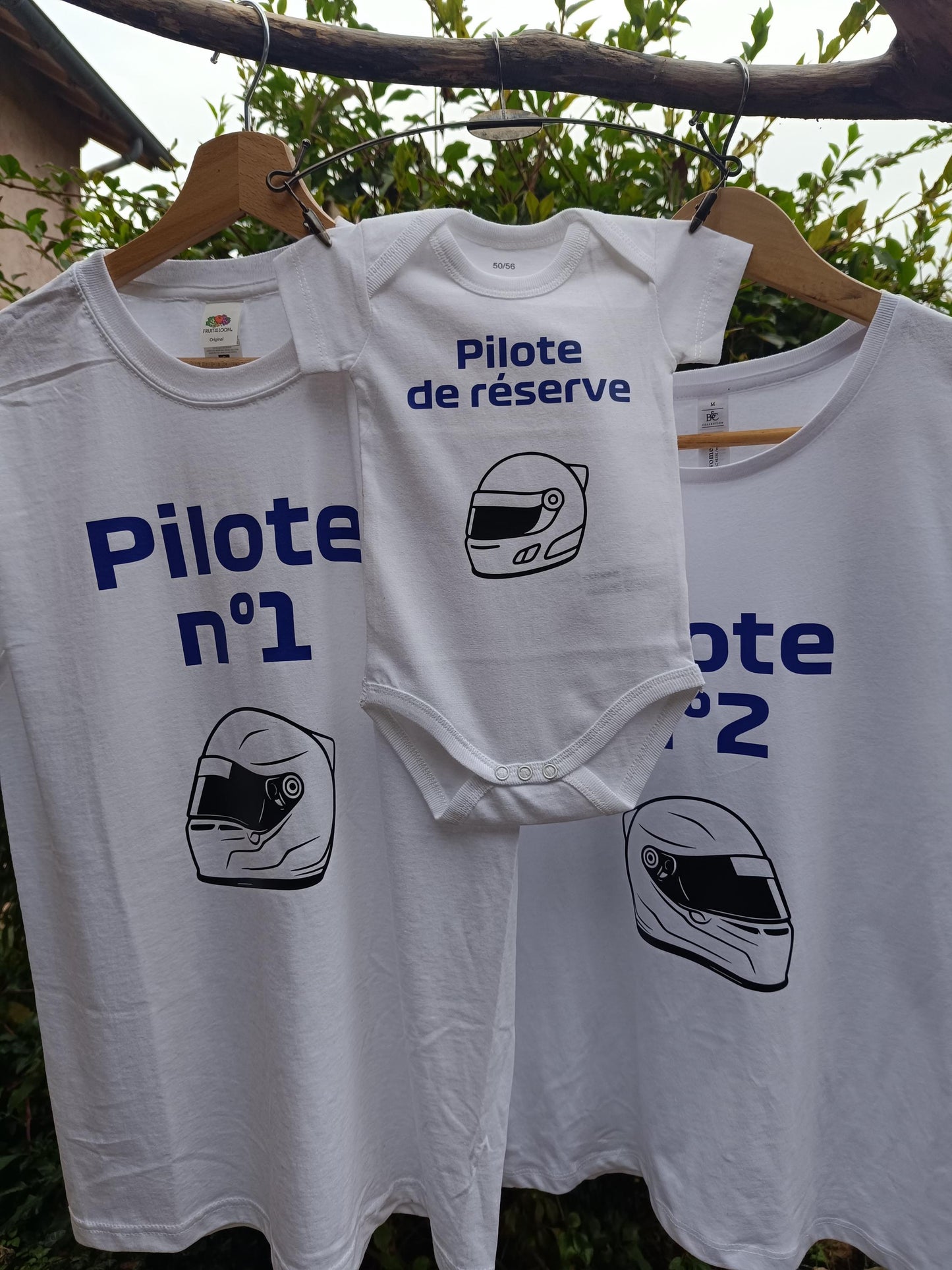 Tshirt adulte homme et femme et body bébé assorti, lot tshirt et body Formule 1, F1, pilote 1, 2, 3, casque de f1, F1 helmet, Ferrari
