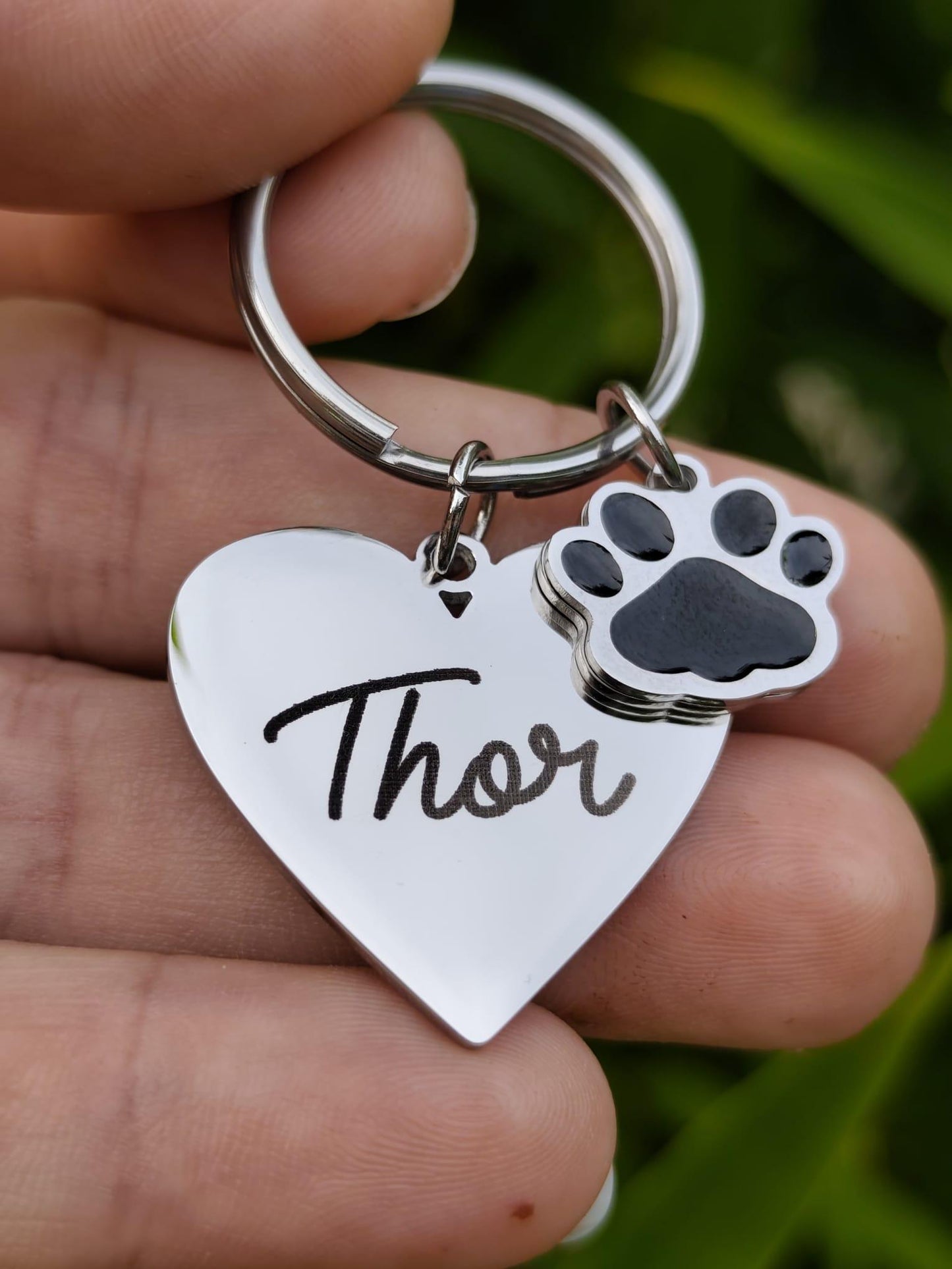 Porte-clé inox gravé forme de coeur– Nom de l’animal + breloque patte de chien/chat – Cadeau personnalisé & souvenir affectueux