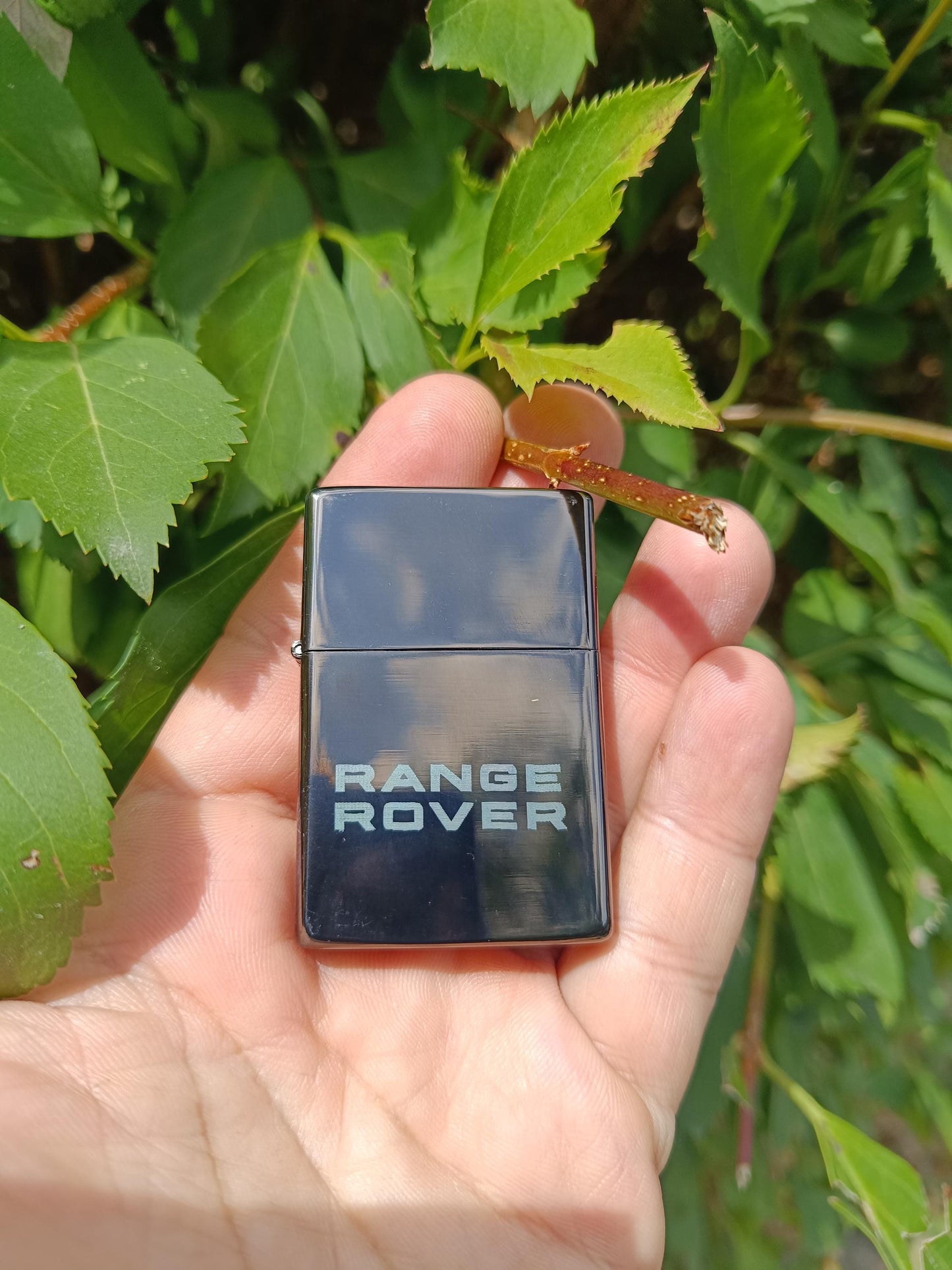 Briquet essence noir métal – Gravure personnalisée (logo, nom, message) – Cadeau intemporel & élégant