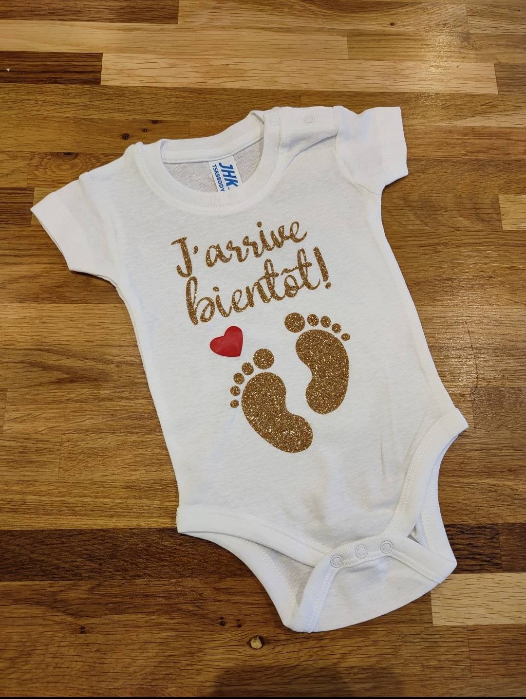 Body bébé annonce de grossesse – Message personnalisé & empreintes – Cadeau future maman, j'arrive bientôt
