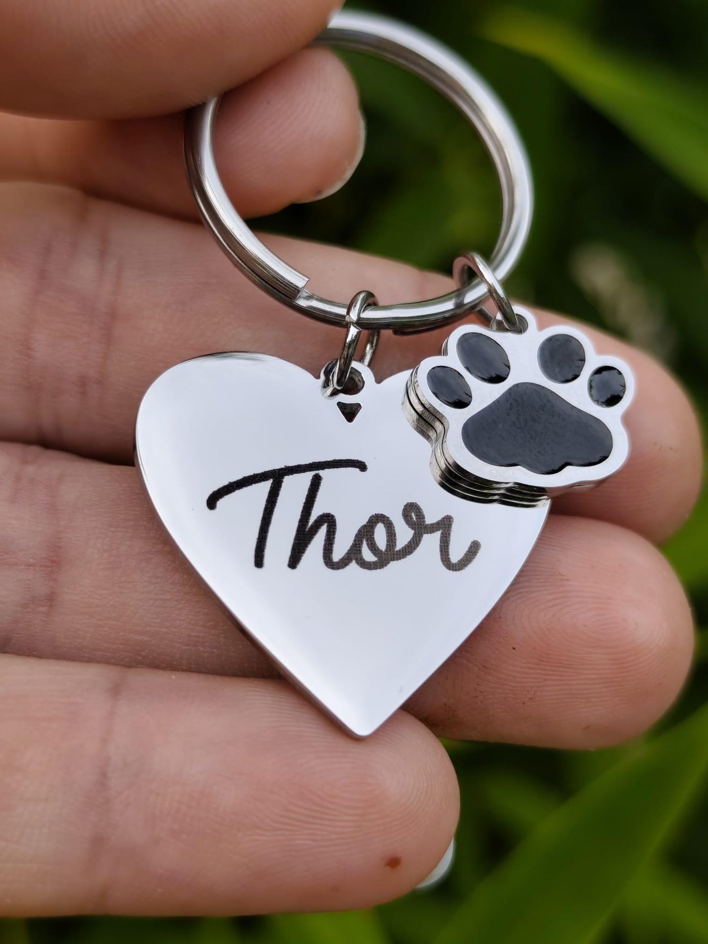 Porte-clé inox gravé forme de coeur– Nom de l’animal + breloque patte de chien/chat – Cadeau personnalisé & souvenir affectueux