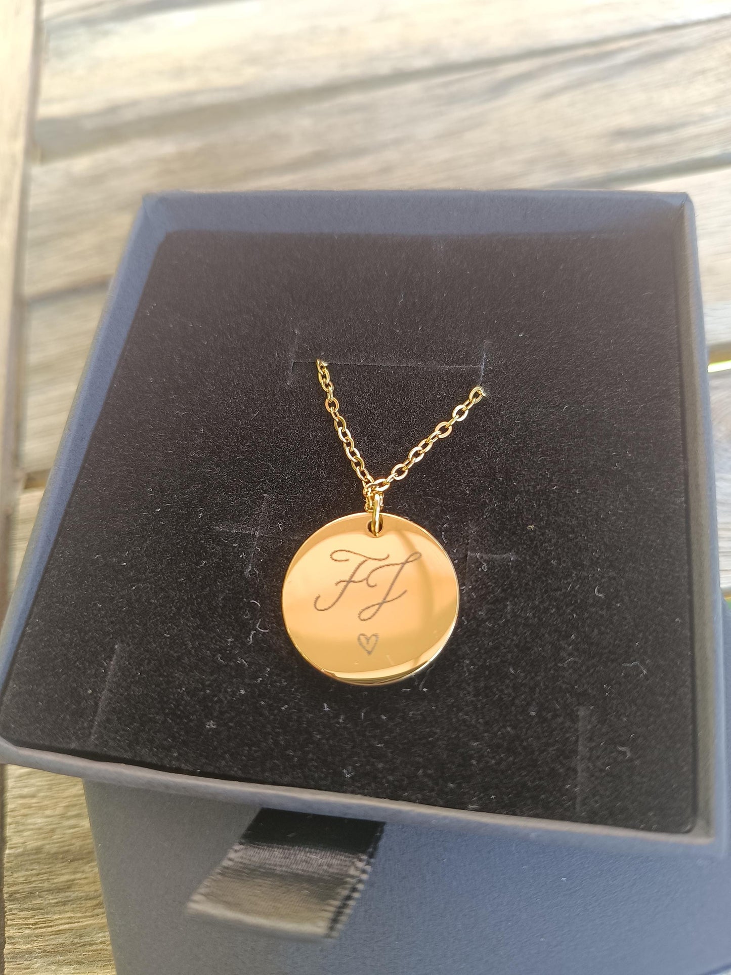 Collier médaillon personnalisé en acier inoxydable – Gravure laser, élégant & durable