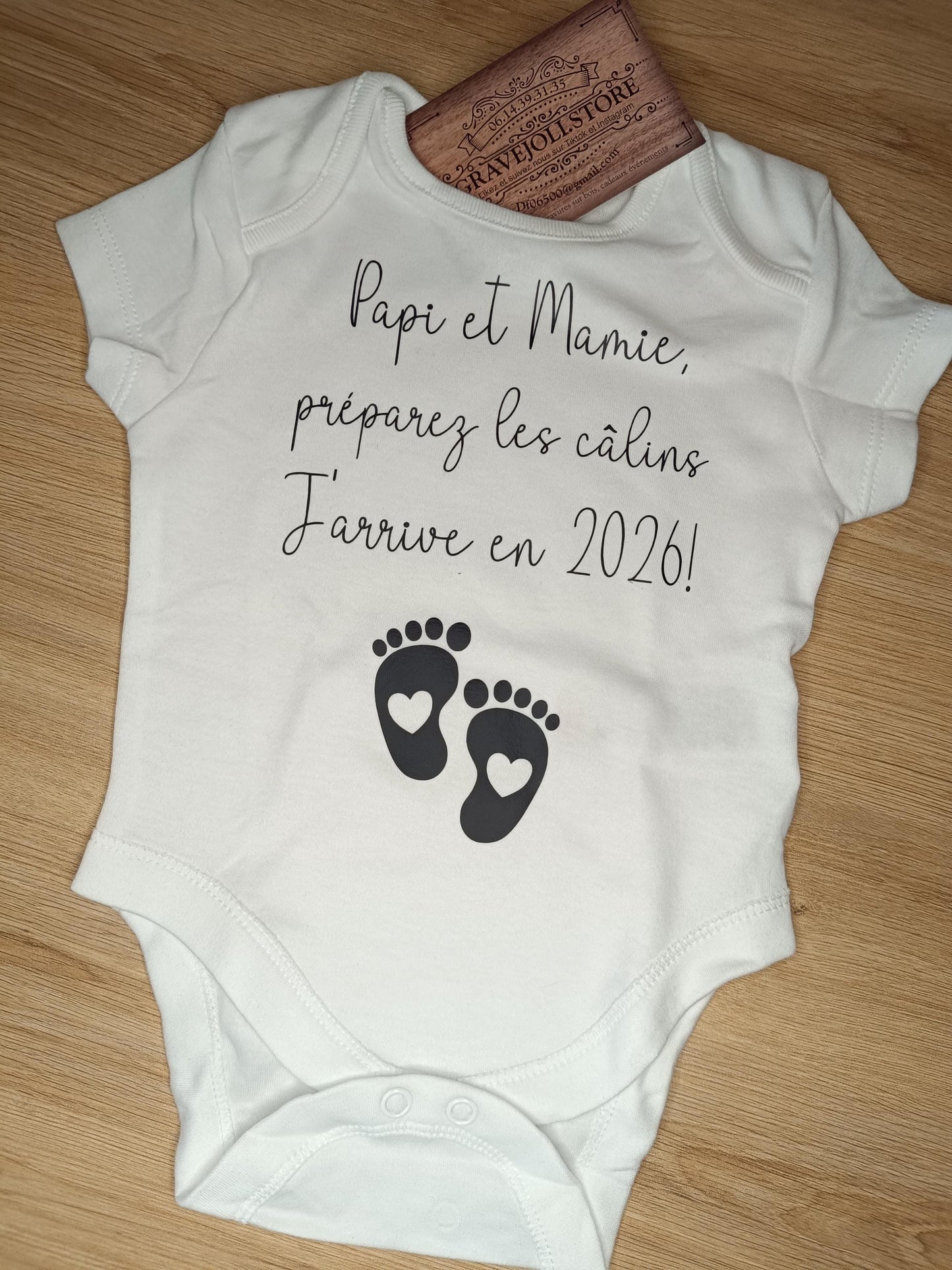 Body annonce grossesse / annonce grossesse / body pour papi et mamie / body personnalisé futur grands parents / j'arrive en 2027