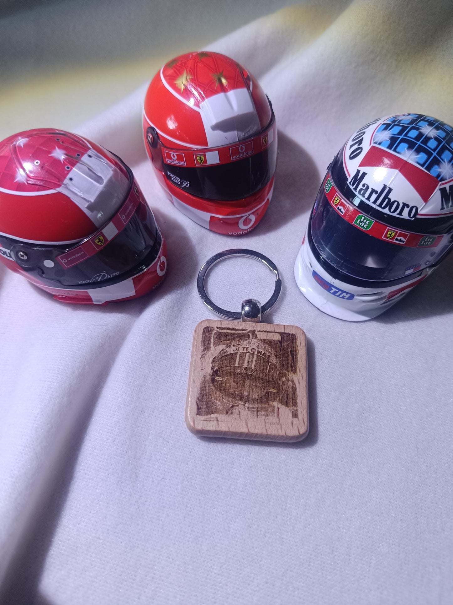 Porte-clé en bois casque de F1 Schumacher Schumi 2010 Gravure sur bois au laser