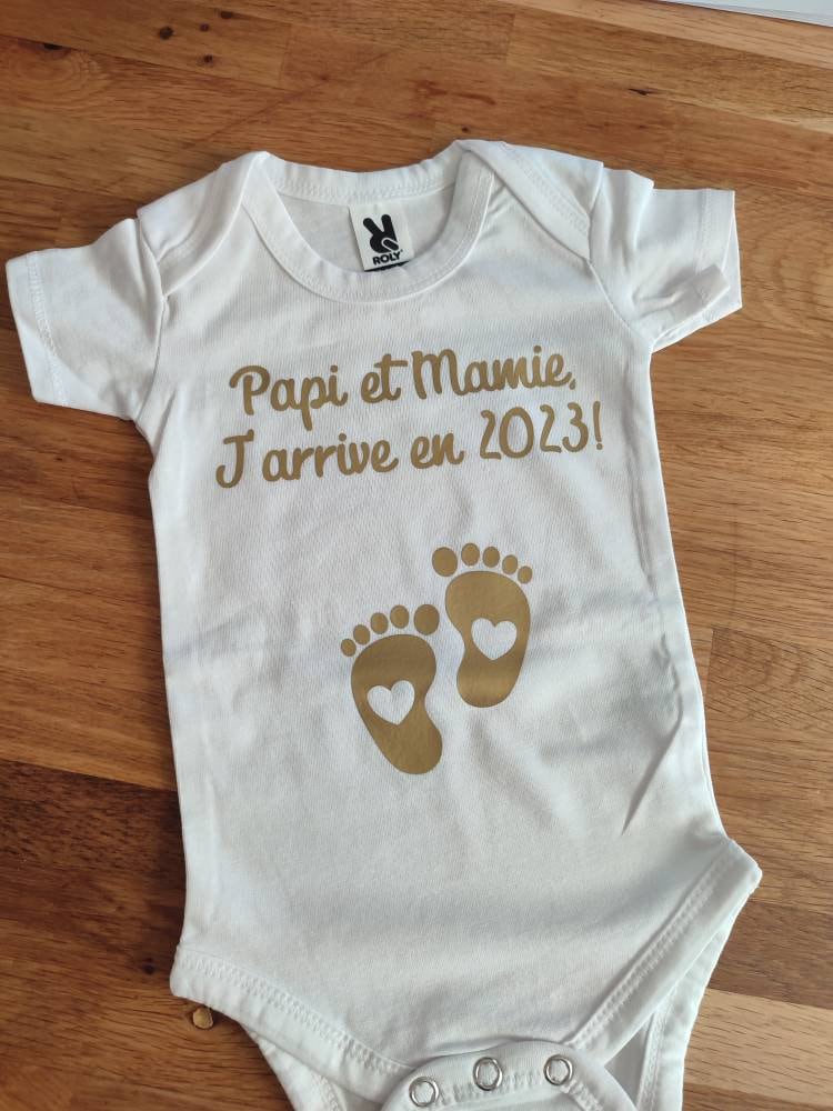 Body bébé annonce grossesse 2026 – Papi Mamie j’arrive – Body personnalisé naissance