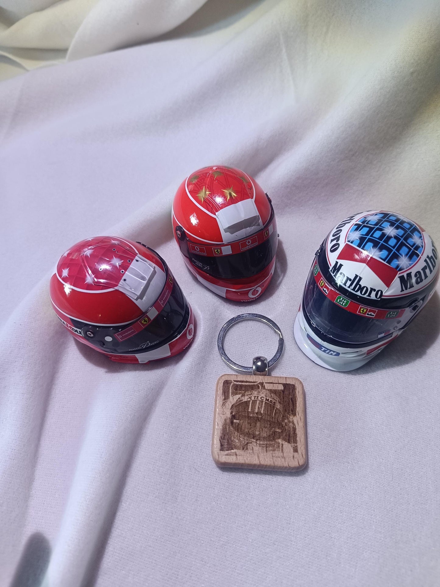 Porte-clé en bois casque de F1 Schumacher Schumi 2010 Gravure sur bois au laser
