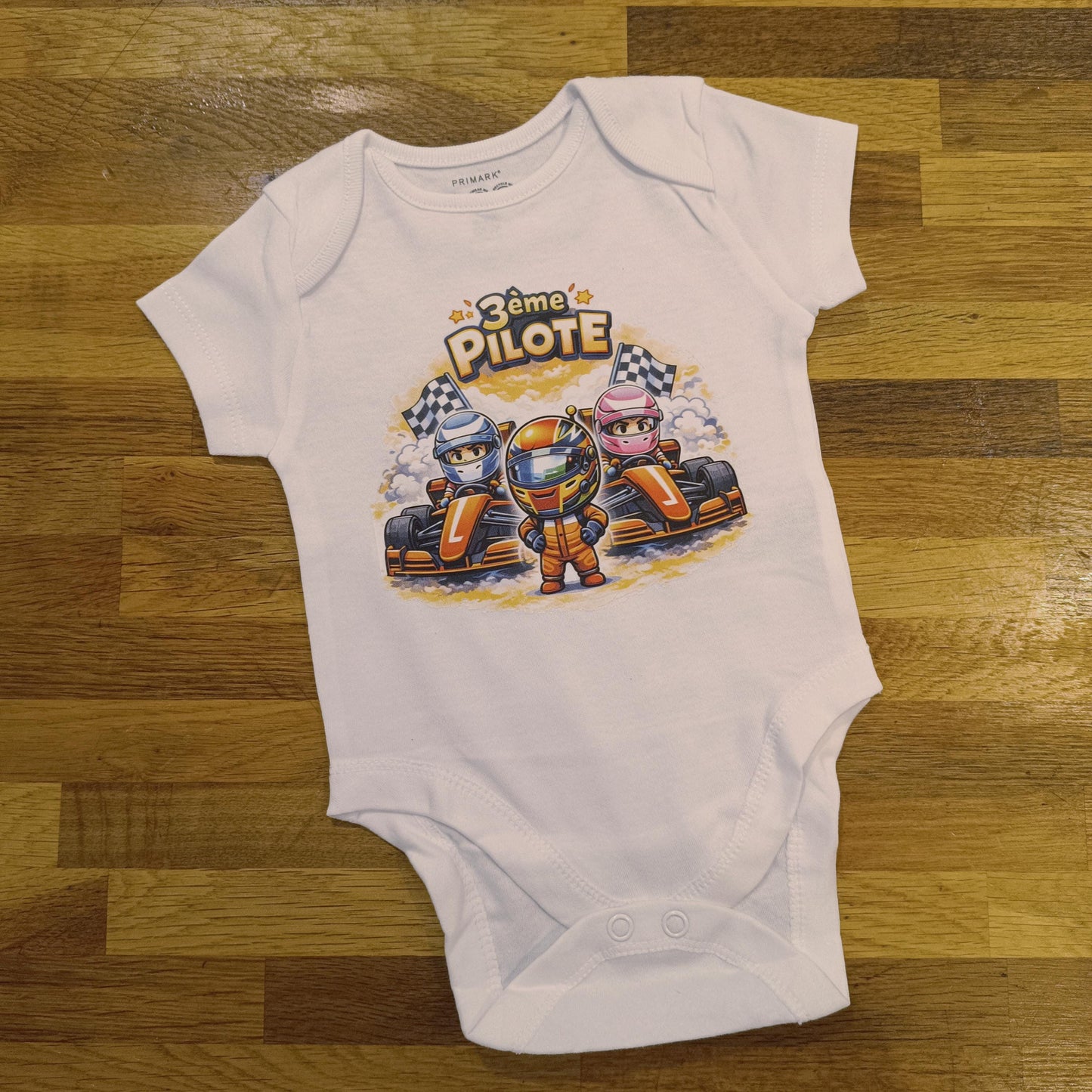 Body bébé “3ème Pilote” – Thème F1 McLaren Annonce grossesse originale – Cadeau futur papa & maman fans de Formule 1