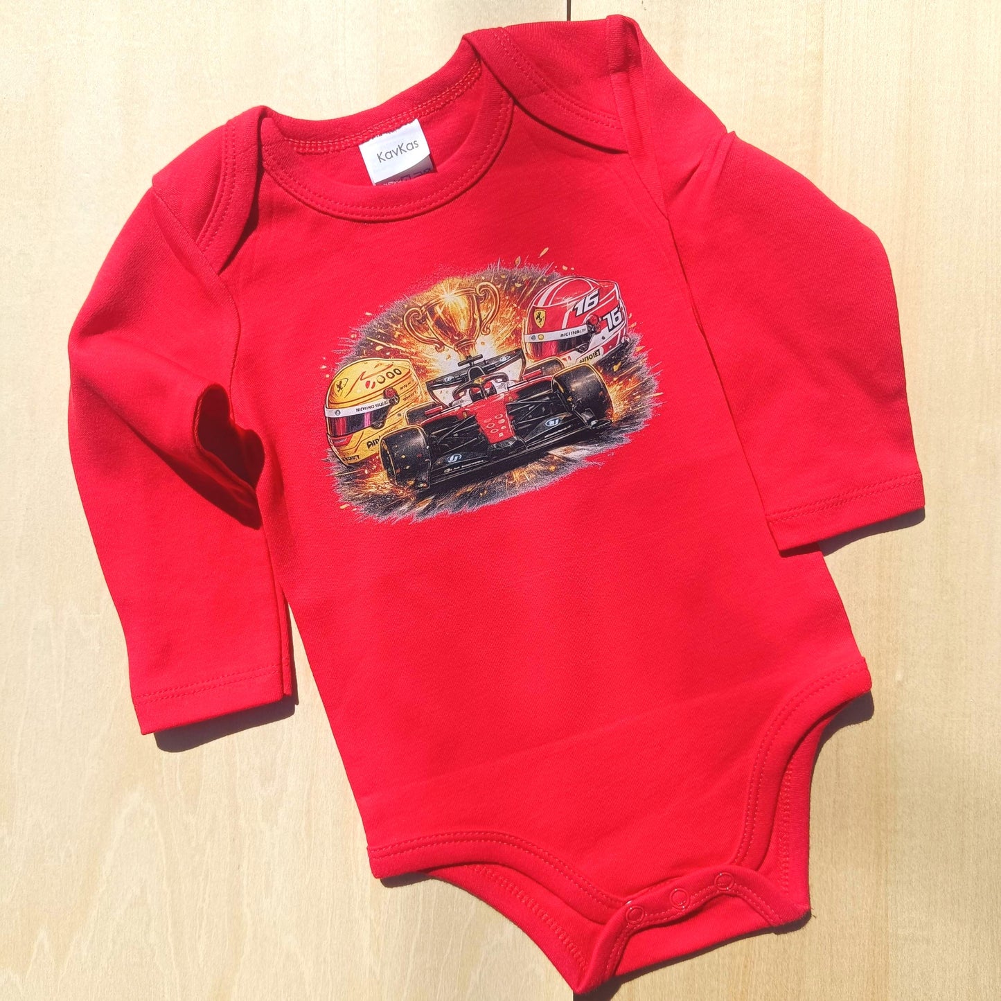 Body bébé F1 – Casque comme Hamilton Leclerc – Ferrari / McLaren / Red Bull – Body humour bébé – Cadeau naissance original – DTF couleur