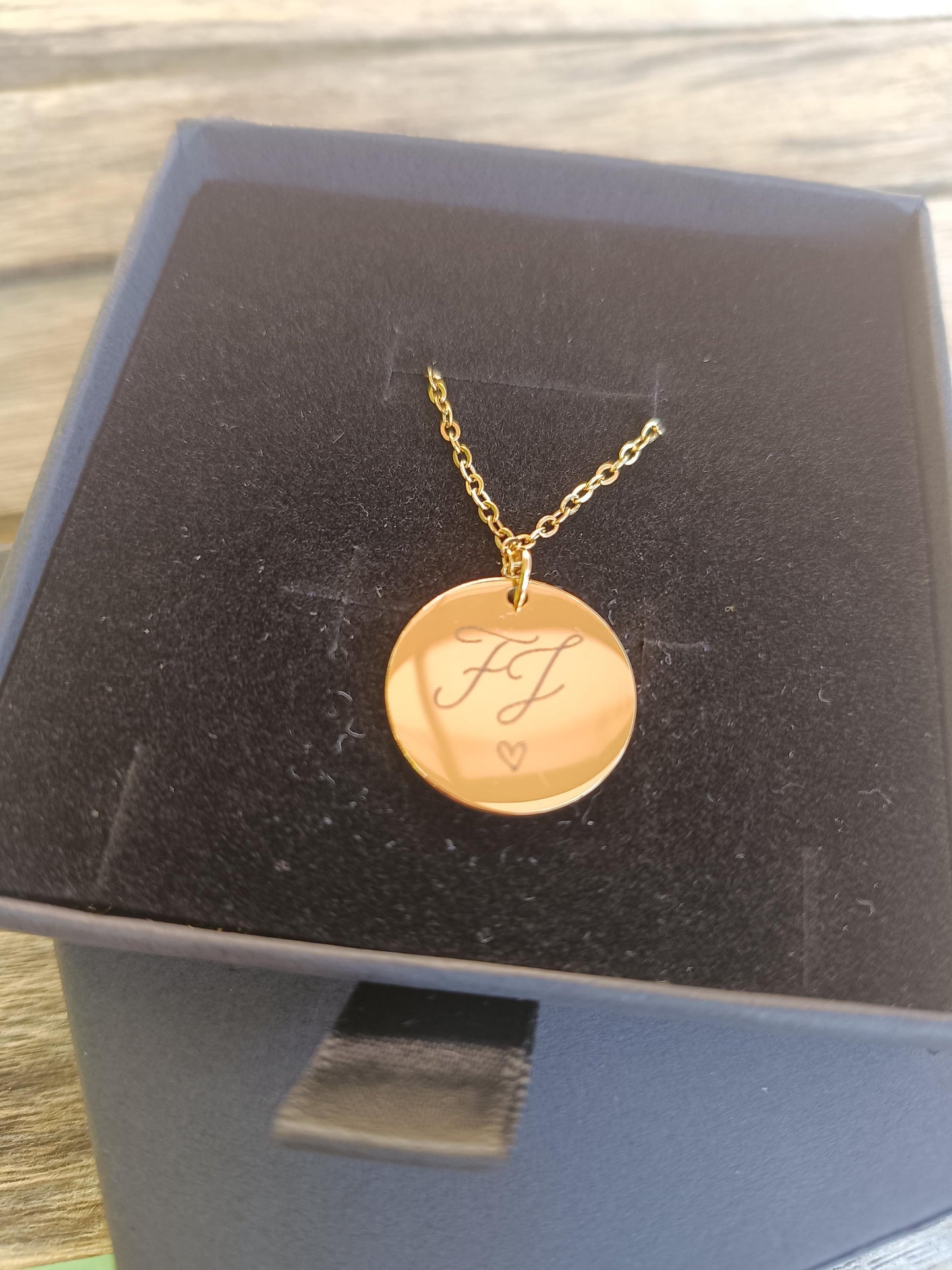 Collier médaillon personnalisé en acier inoxydable – Gravure laser, élégant & durable