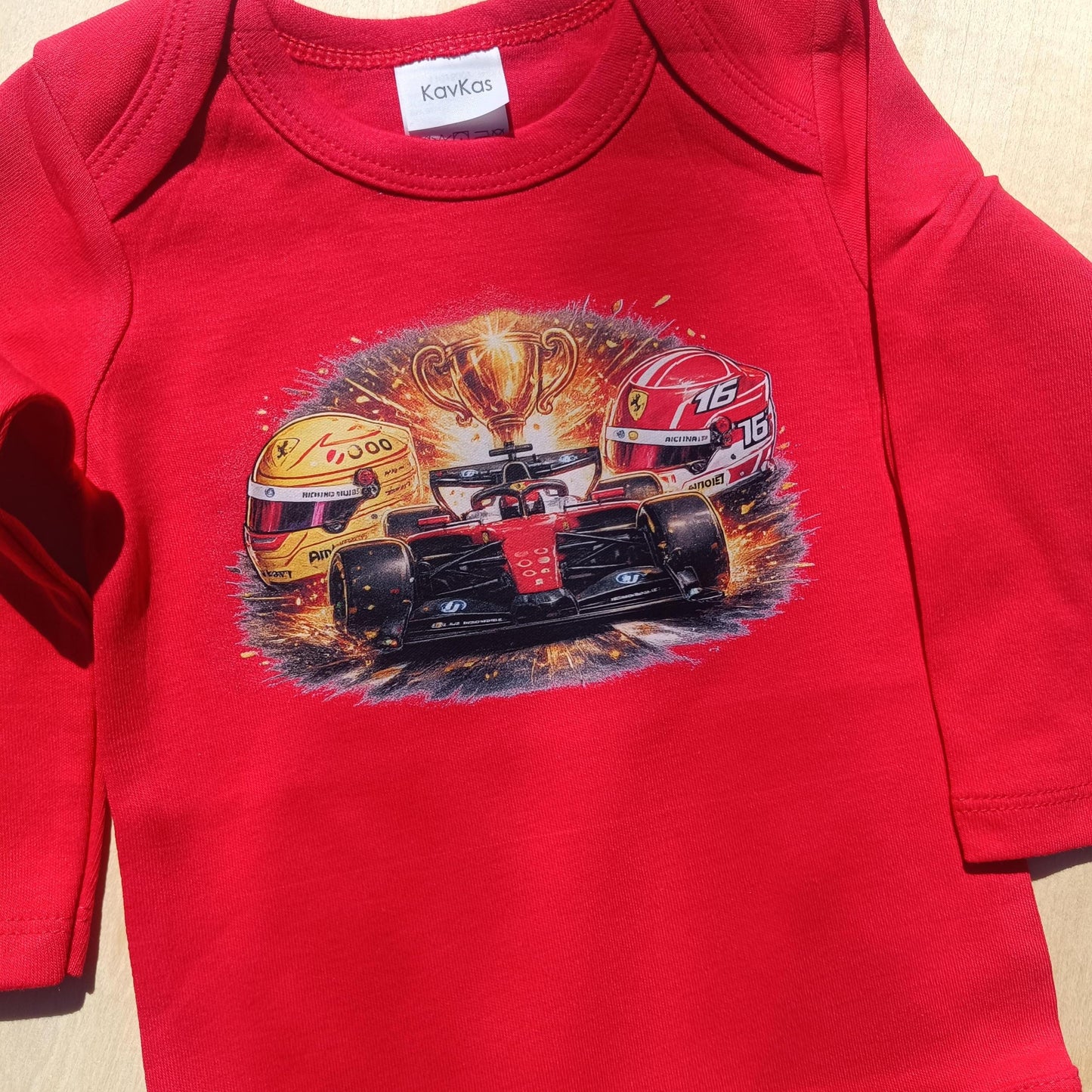 Body bébé F1 – Casque comme Hamilton Leclerc – Ferrari / McLaren / Red Bull – Body humour bébé – Cadeau naissance original – DTF couleur