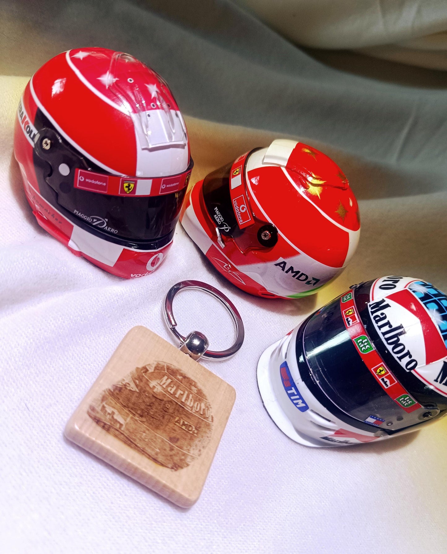 Porte-clé en bois casque de F1 Schumacher Schumi 2002 Gravure sur bois au laser
