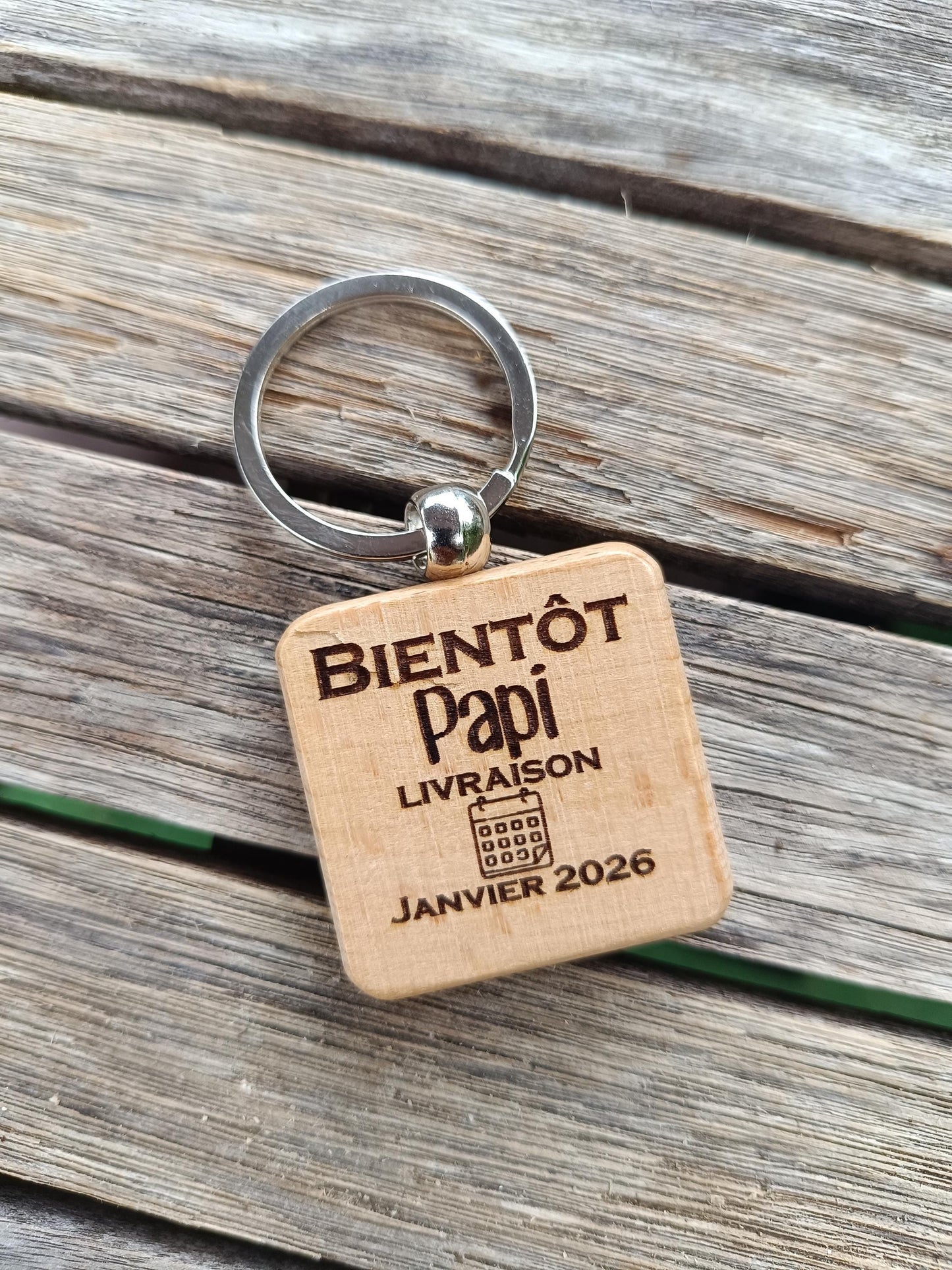 Porte-clé en bois gravé – Annonce grossesse future Mamie / Papi / Parrain – Cadeau personnalisé