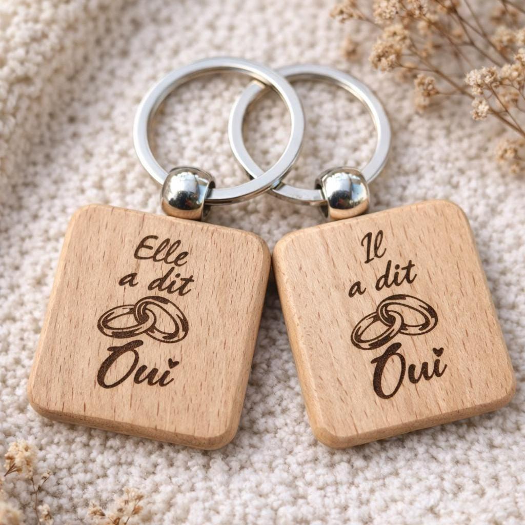 Porte clé en bois gravé, annonce mariage, cadeau mariage, futurs mariés, cadeaux invités, cadeau de fiançailles.