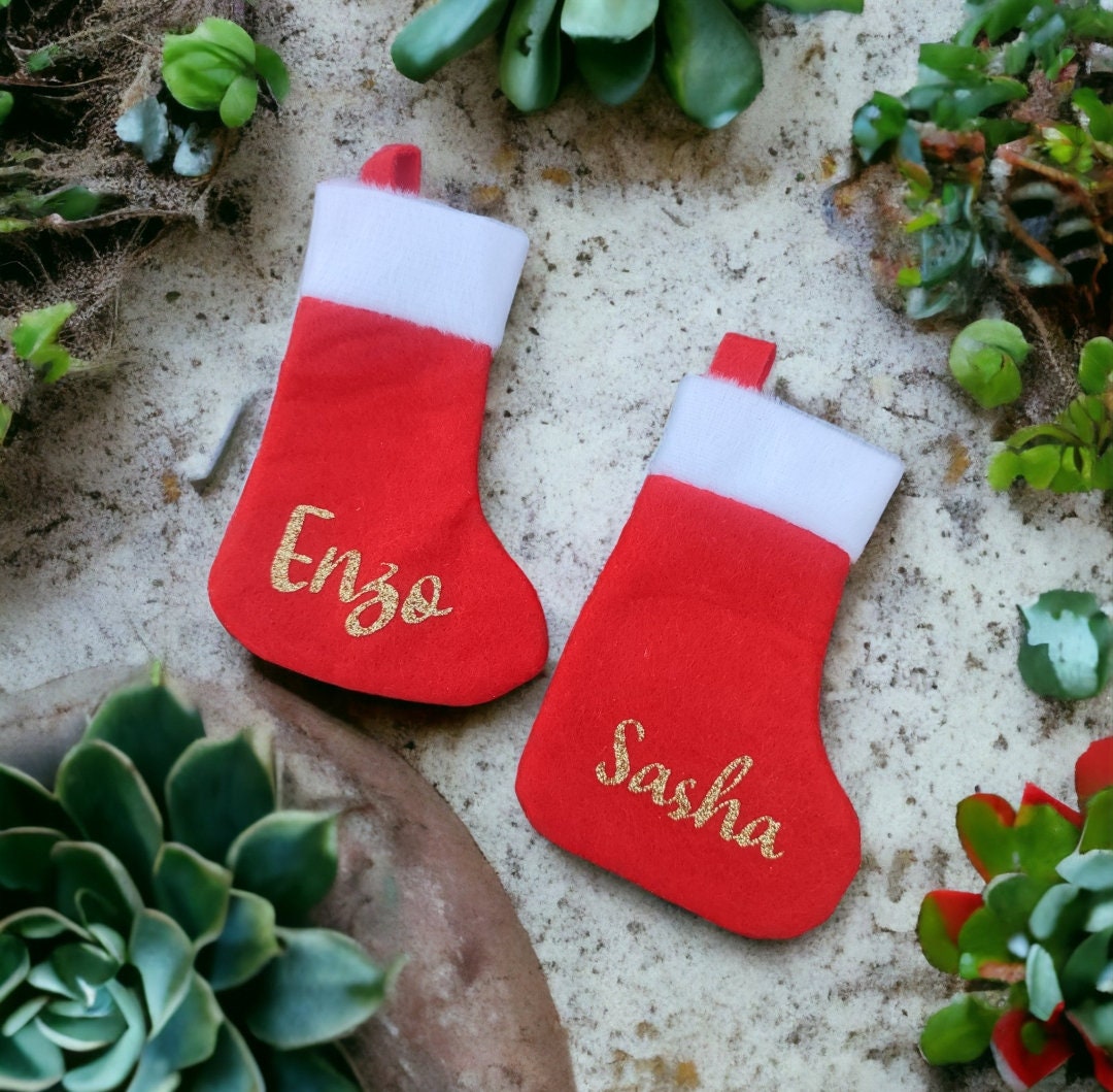 Chaussette de Noël pour les cadeaux personnalisée avec prénom, à accrocher à la cheminée. Flocage or doré pailleté