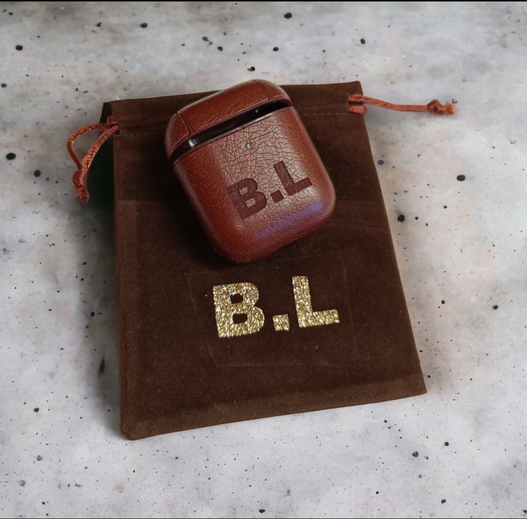 Boitier pour Airpods 1, airpods2, airpods3, airpods 4, airpods pro gravé avec prénom personnalisé, simili cuir et pochette cadeau