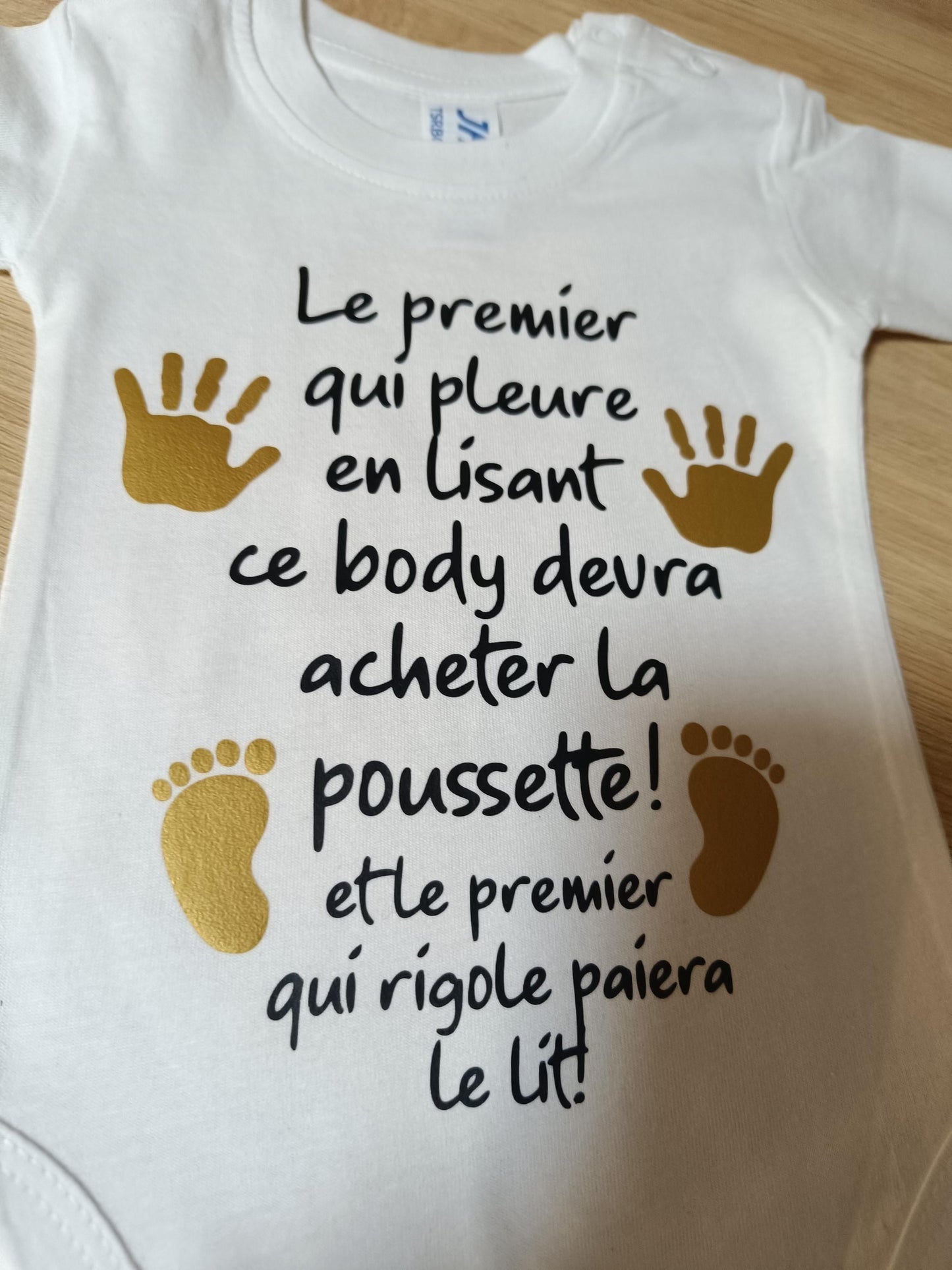 Body annonce grossesse / future maman enceinte / body pour papi et mamie /body personnalisé futur grands parents / le premier qui pleure ...