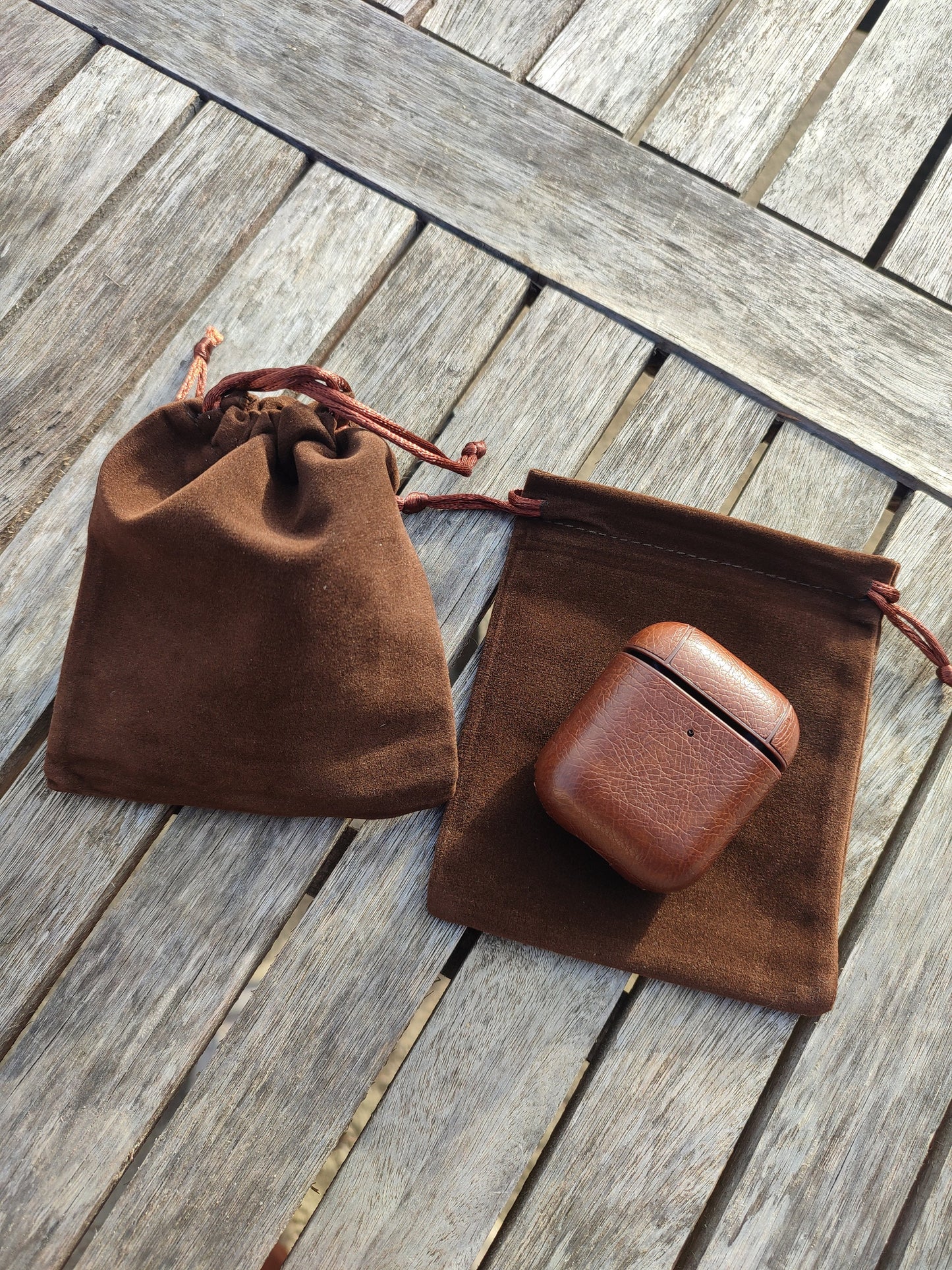 Boitier pour Airpods 1, airpods2, airpods3, airpods 4, airpods pro gravé avec prénom personnalisé, simili cuir et pochette cadeau