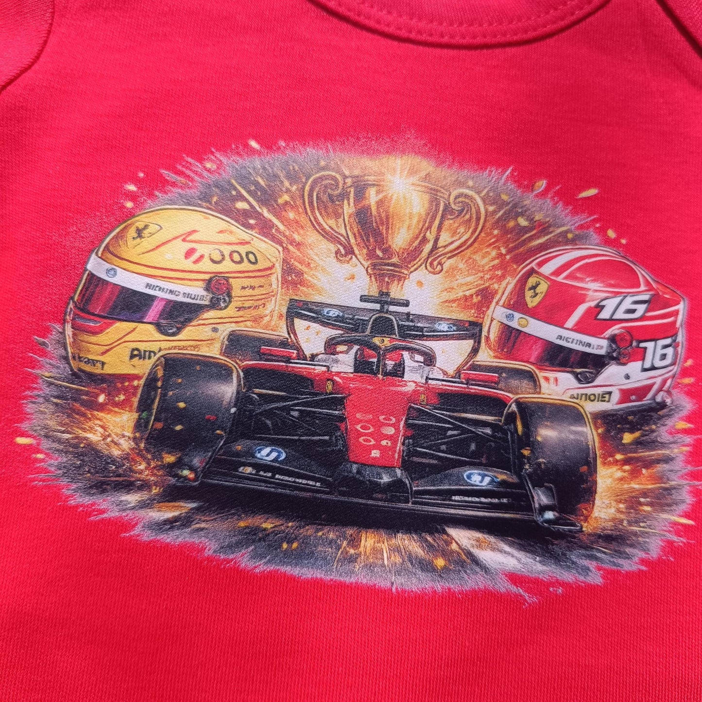 Body bébé F1 – Casque comme Hamilton Leclerc – Ferrari / McLaren / Red Bull – Body humour bébé – Cadeau naissance original – DTF couleur