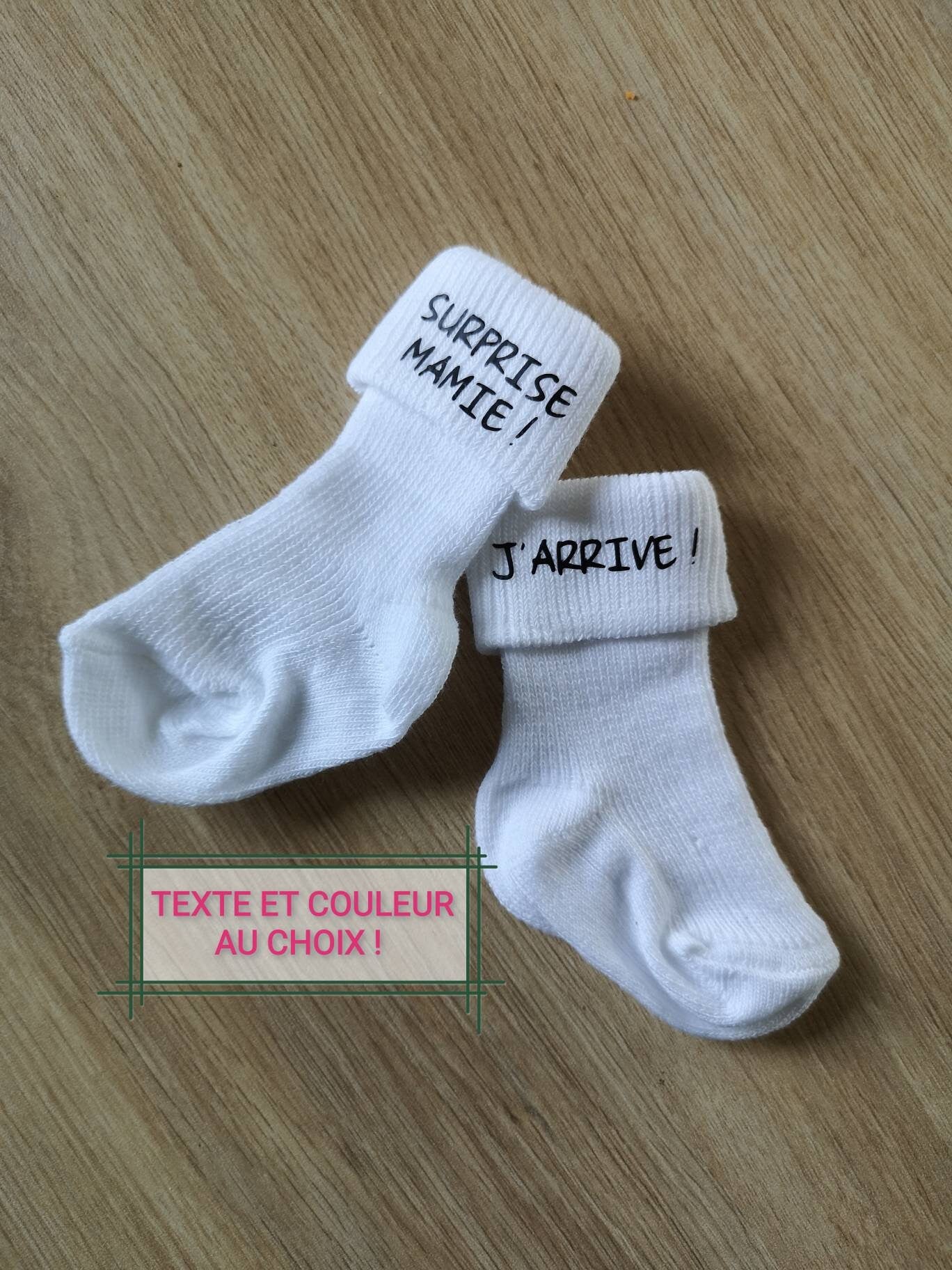 Chaussettes bébé, pour annonce grossesse à Mamie, surprise mamie j'arrive, bébé arrive, future mamie, papi, idée cadeau souvenir