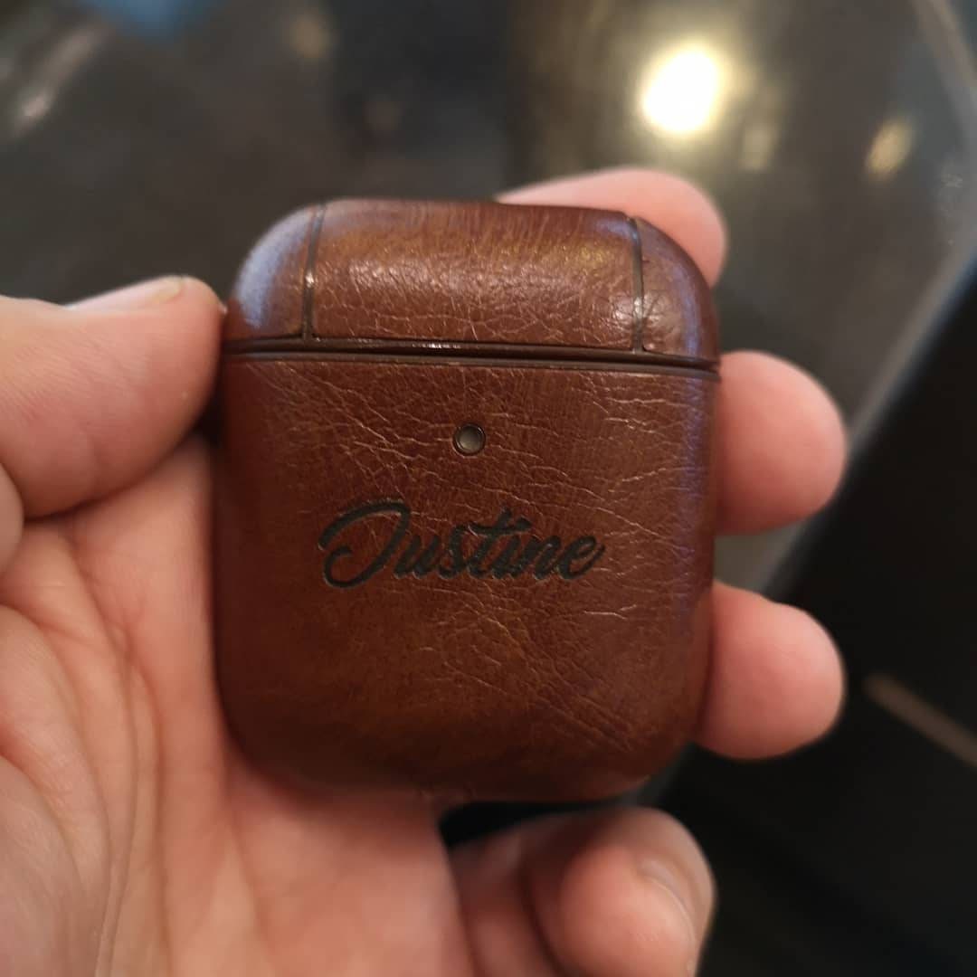 Boitier pour Airpods 1, airpods2, airpods3, airpods 4, airpods pro gravé avec prénom personnalisé, simili cuir et pochette cadeau