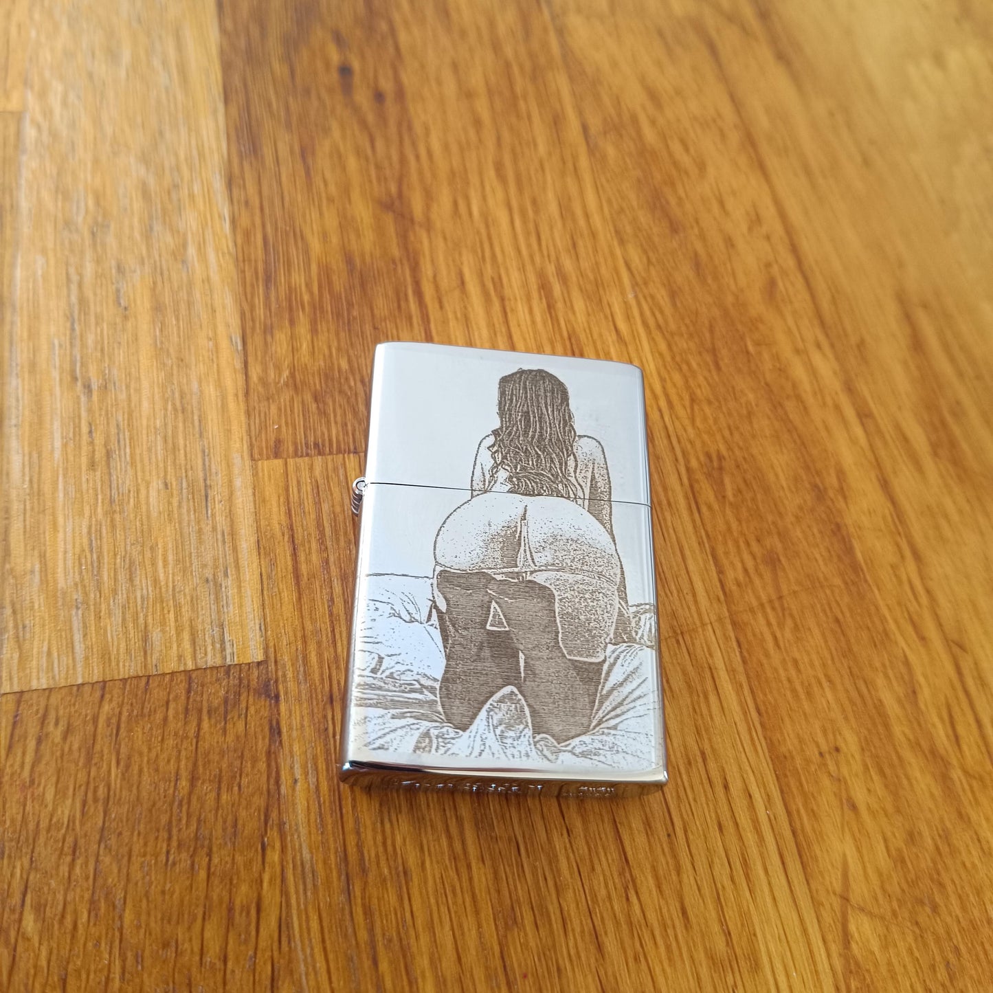 Briquet Zippo sexy gravure photo de femme en lingerie string et collants