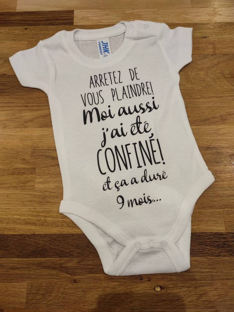 Body bébé, arrêtez de vous plaindre, confinement, humour, bébé arrive, futur bébé, annonce de grossesse, femme enceinte, marrant drôle