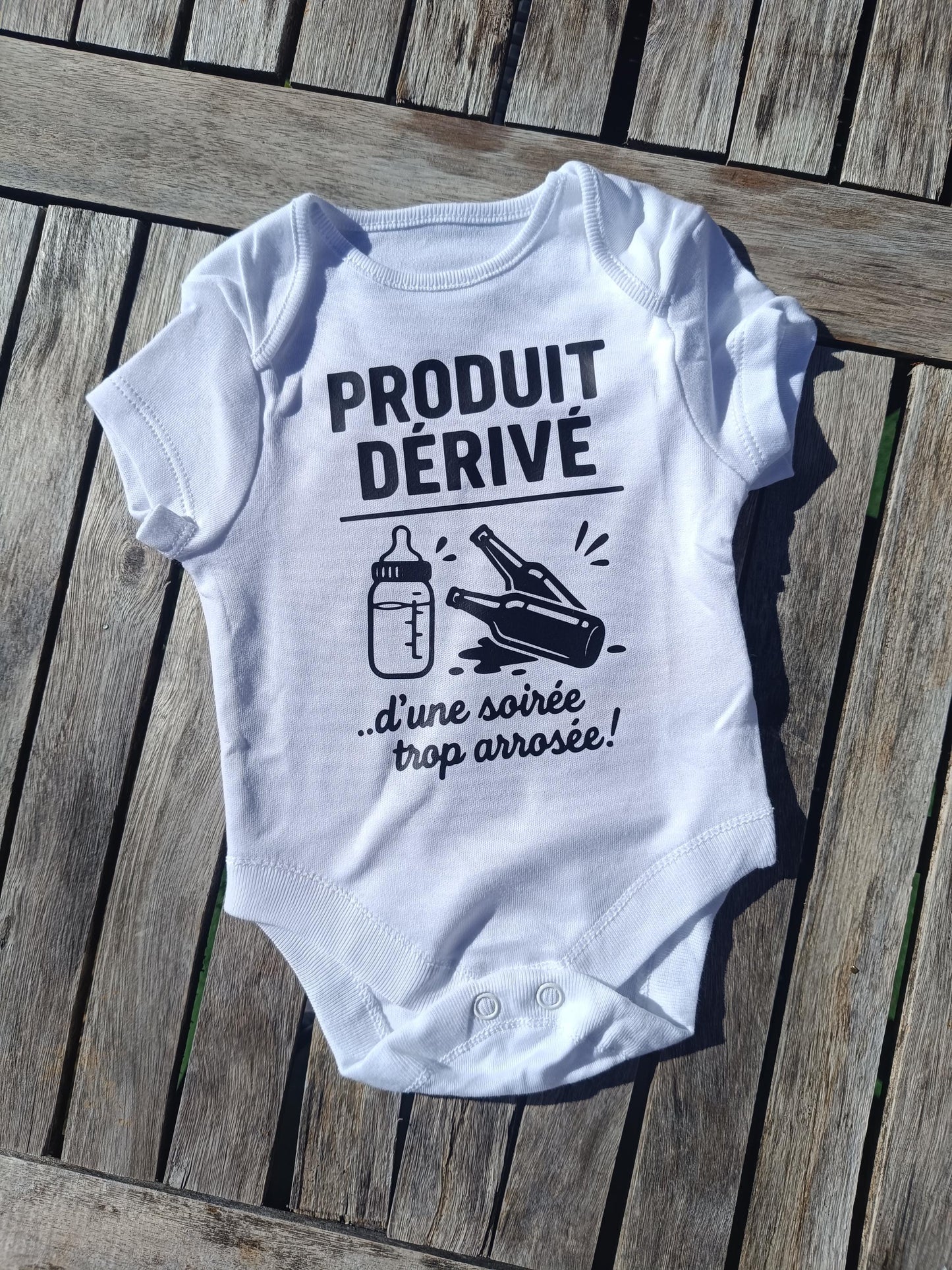 Body bébé humour – Cadeau naissance drôle – Body original "Produit dérivé d'une soirée trop arrosée" – Idée cadeau baby shower – Body rigolo