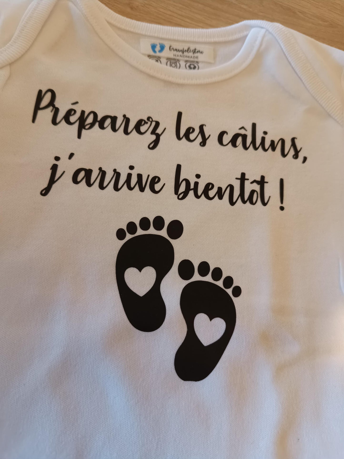 Body Bébé Personnalisé – Annonce de Grossesse "J'arrive en 2026"