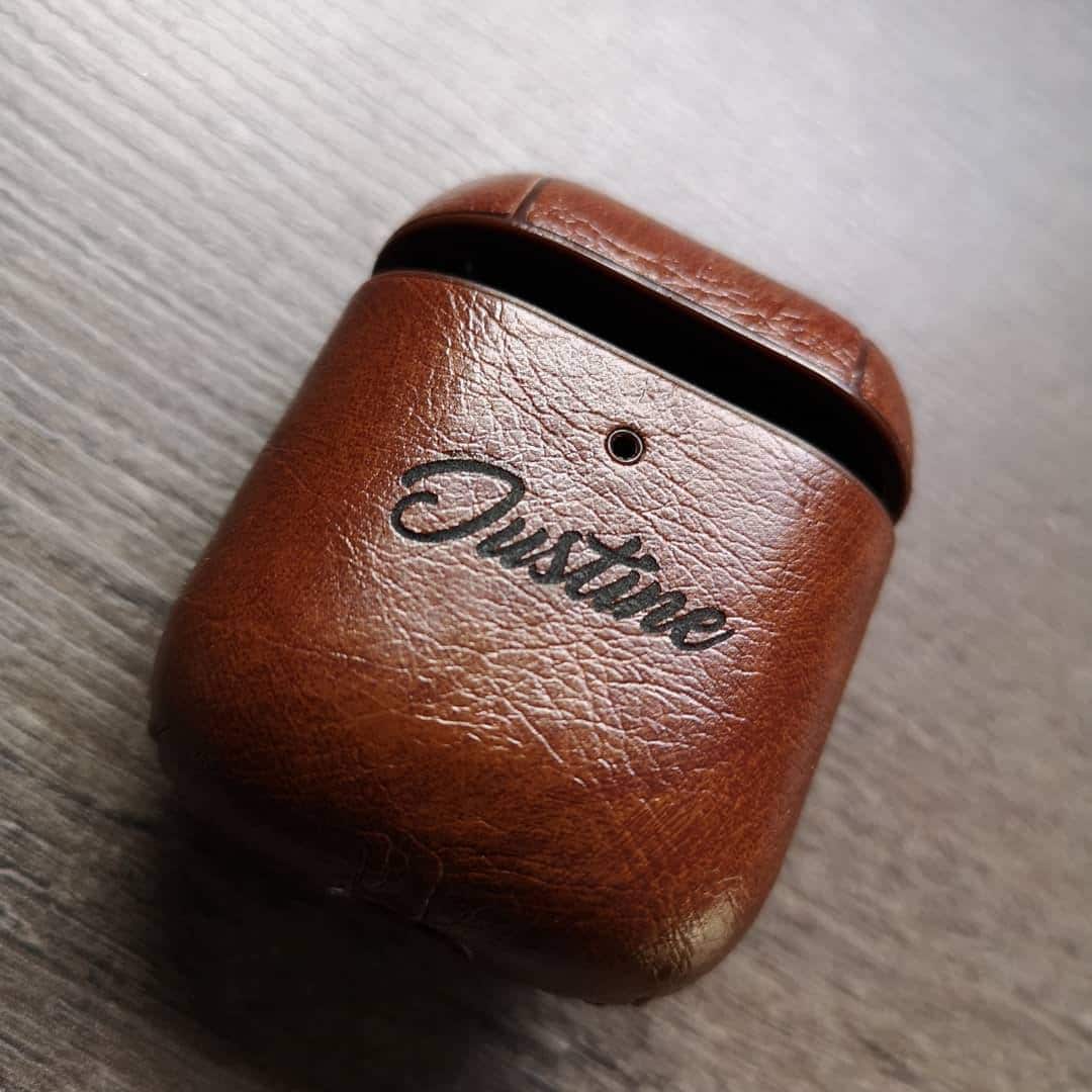Boitier pour Airpods 1, airpods2, airpods3, airpods 4, airpods pro gravé avec prénom personnalisé, simili cuir et pochette cadeau