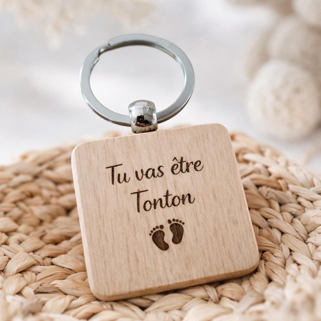 Porte clé en bois gravé, annonce grossesse, futur tonton, baby shower, demande parrain,bientôt mamie papi, enceinte annonce à la famille