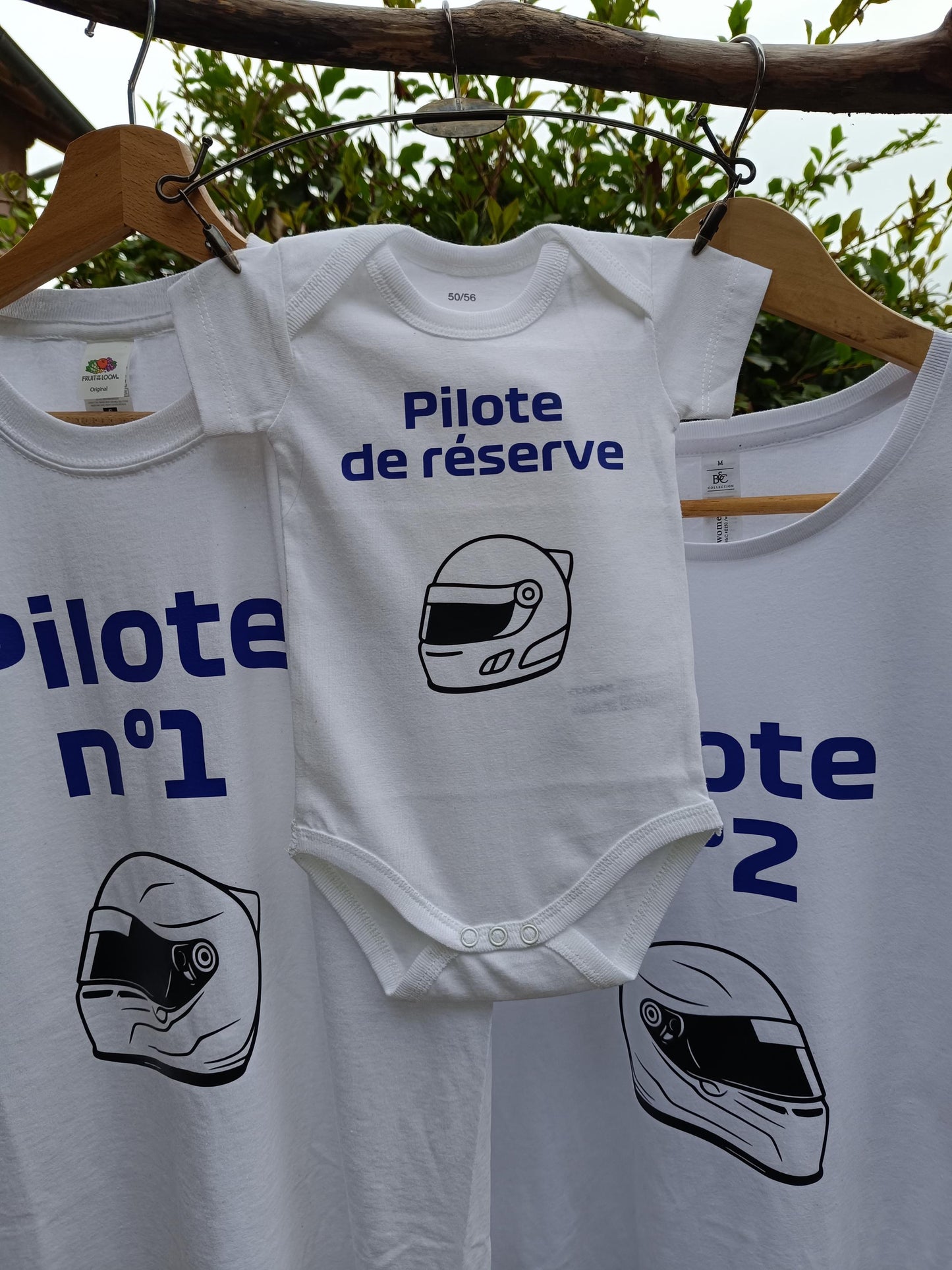 Tshirt adulte homme et femme et body bébé assorti, lot tshirt et body Formule 1, F1, pilote 1, 2, 3, casque de f1, F1 helmet, Ferrari