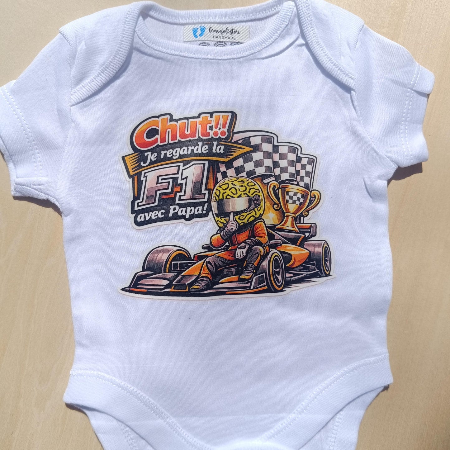 Body bébé F1 – Chut! je regarde la F1 avec Papa! Lando Norris / McLaren / Red Bull – Body humour bébé – Cadeau naissance original –