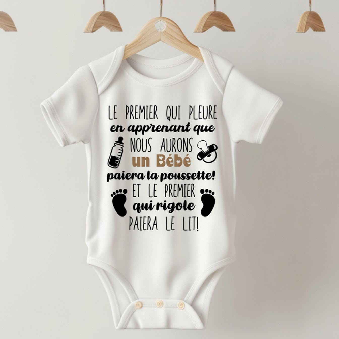 Body annonce grossesse humour – Le premier qui pleure paiera la poussette - annonce à papi et mamie, tonton et tata, bébé arrive