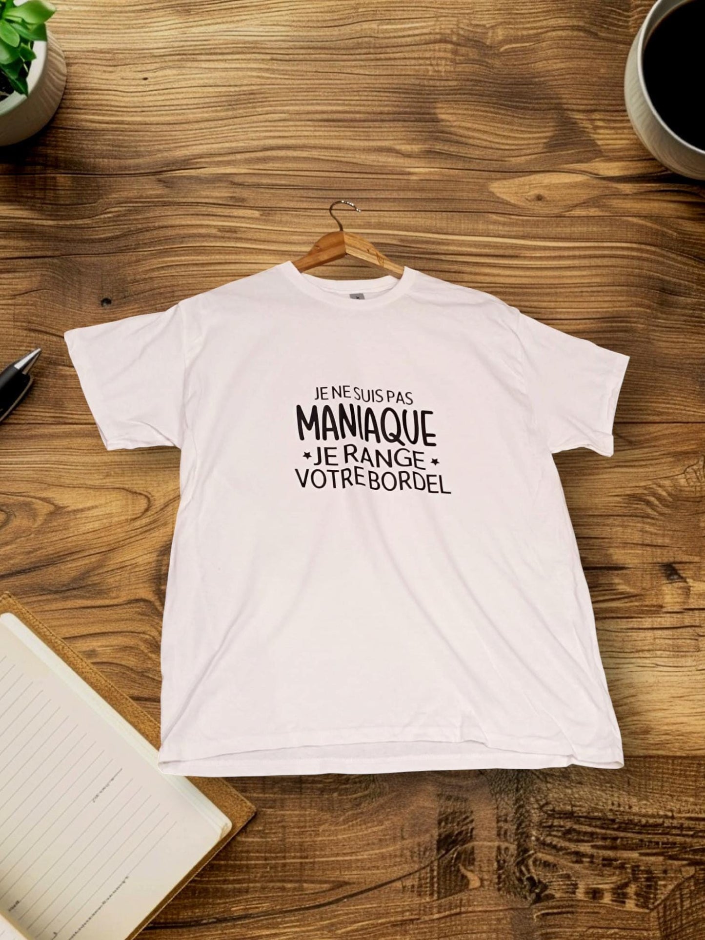 T-shirt Femme Humour Maniaque du Ménage - Cadeau Drôle Original EVJF Relax Chic