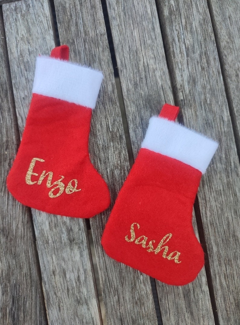 Chaussette de Noël pour les cadeaux personnalisée avec prénom, à accrocher à la cheminée. Flocage or doré pailleté