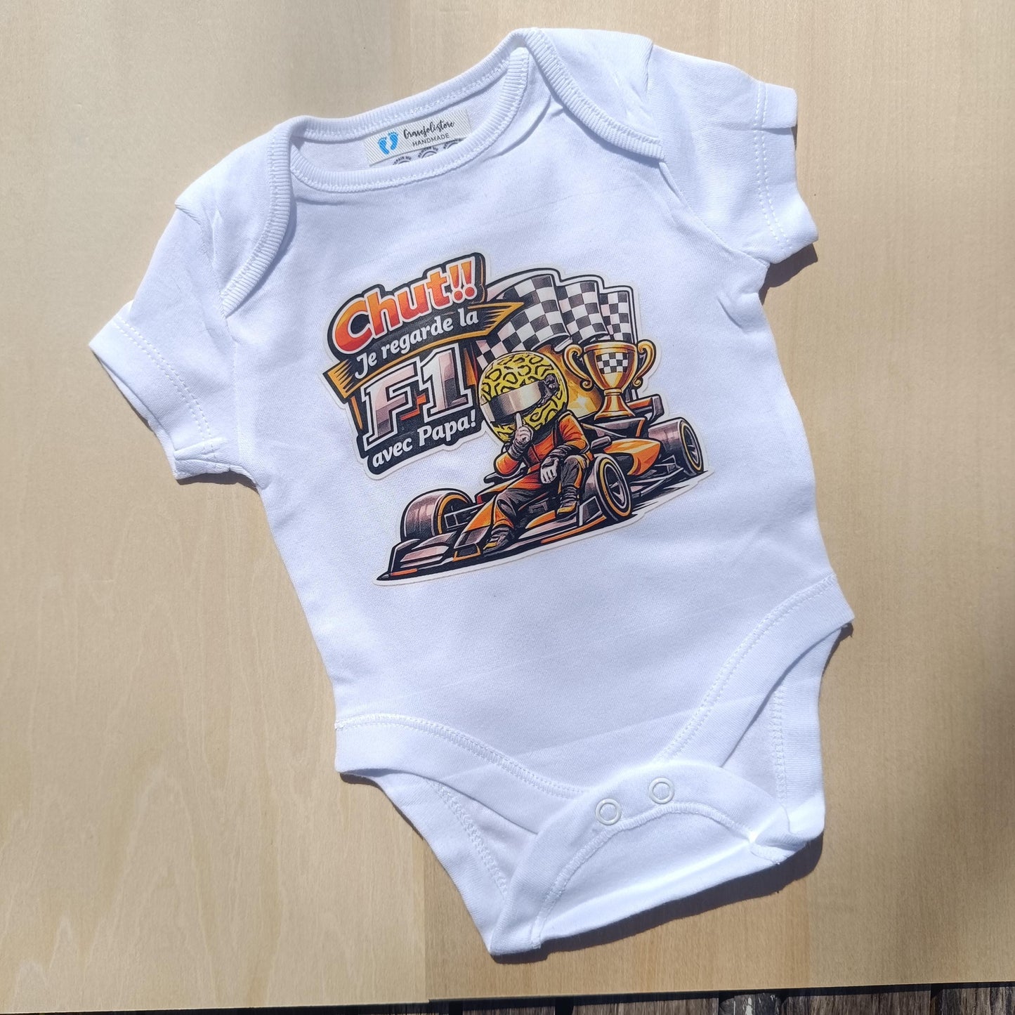 Body bébé F1 – Chut! je regarde la F1 avec Papa! Lando Norris / McLaren / Red Bull – Body humour bébé – Cadeau naissance original –